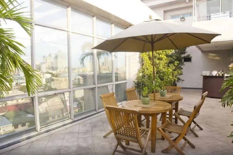 Herald Suites Solana Макати Отель
