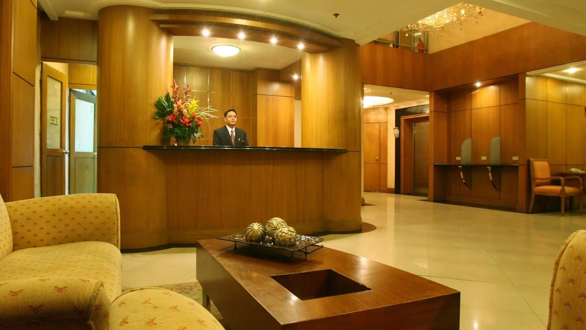 Hotel Herald Suites Solana Manila