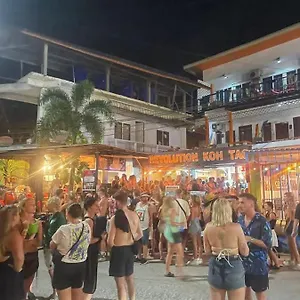 Revolution Hostel Ko Tao
