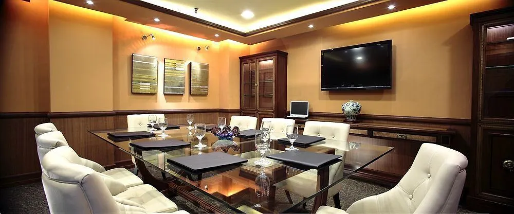 Hotel Herald Suites Solana Makati City