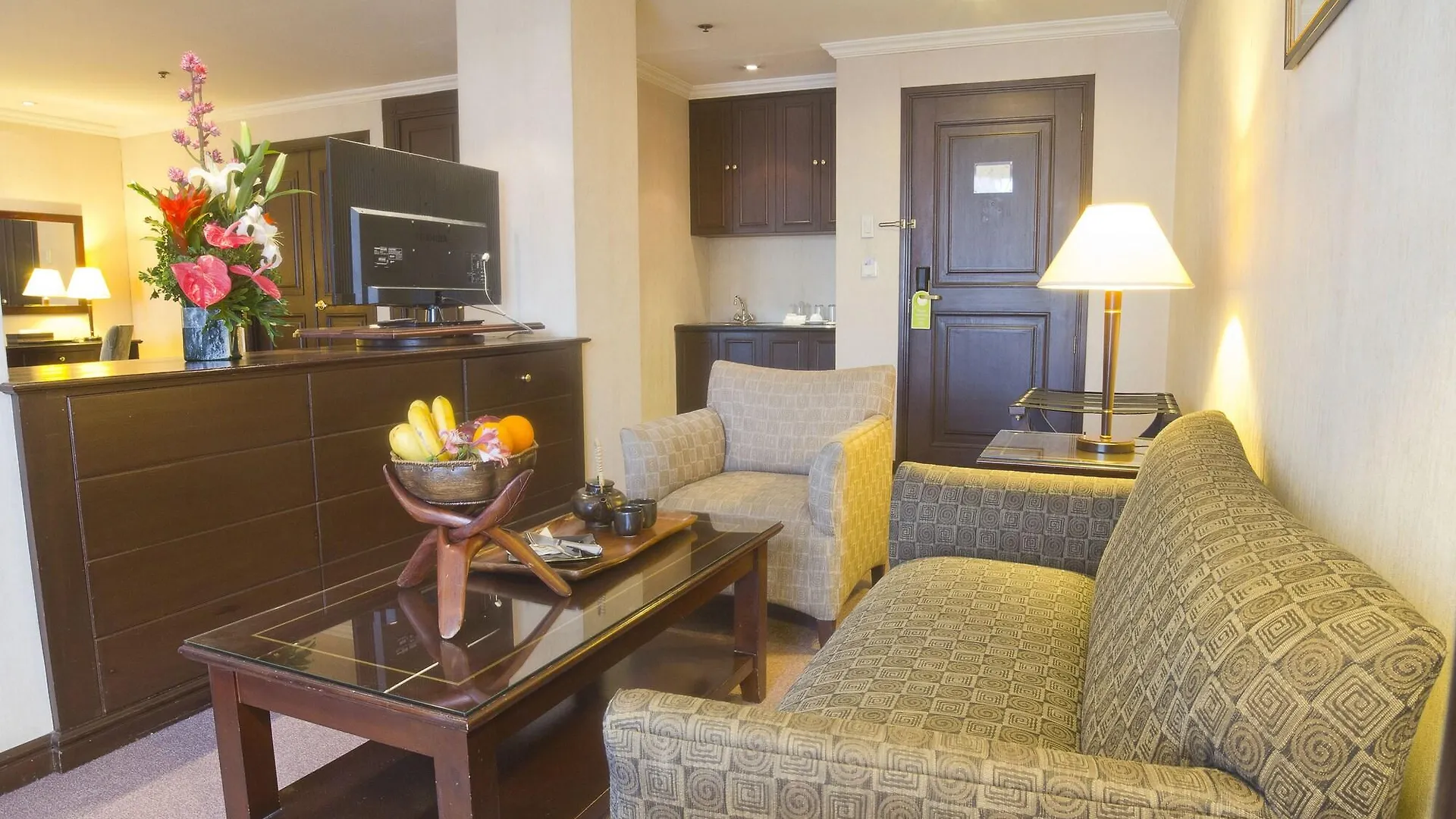 Herald Suites Solana Makati City Hotel
