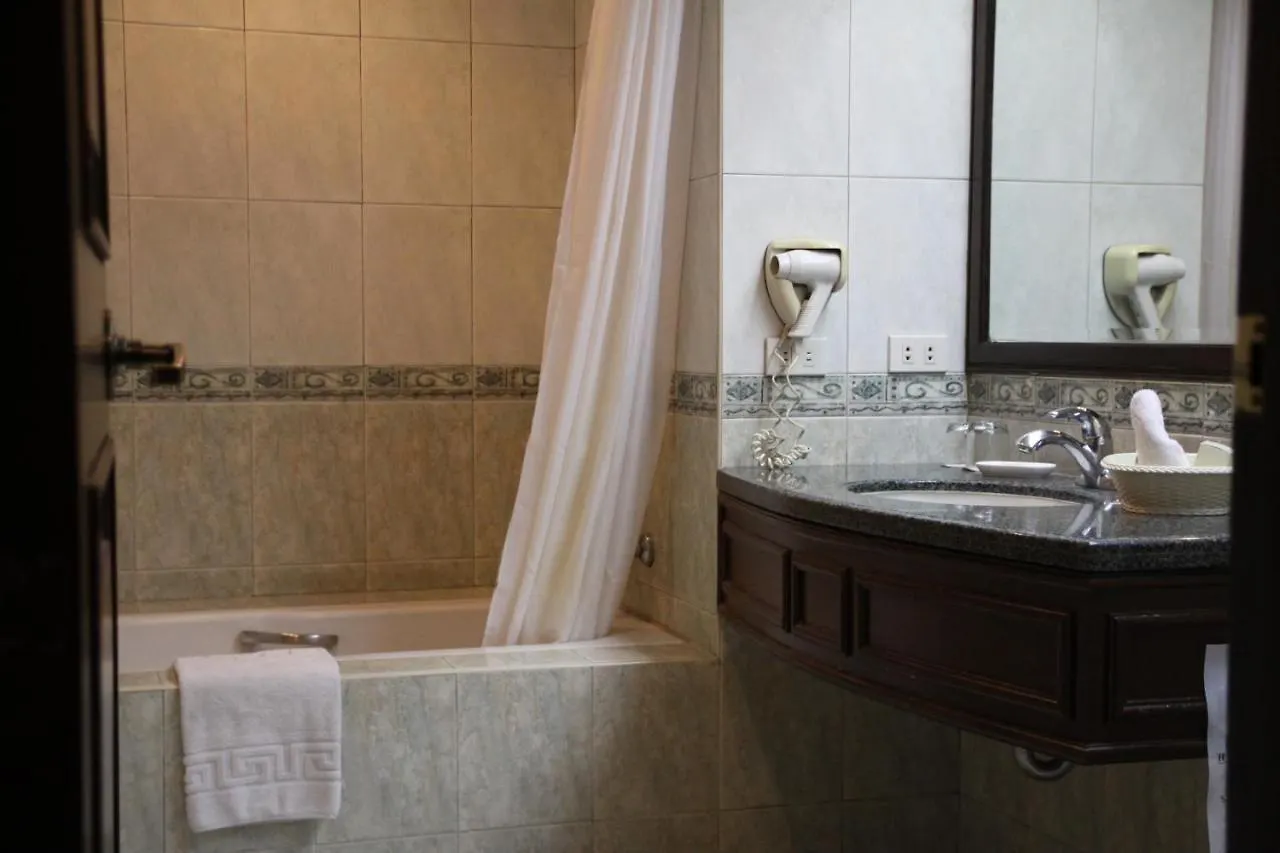 Hotel Herald Suites Solana Makati City