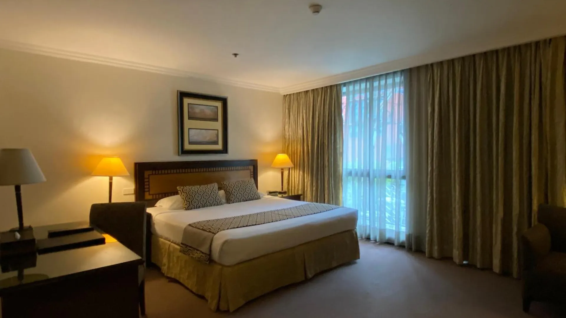 Hotel Herald Suites Solana Makati City