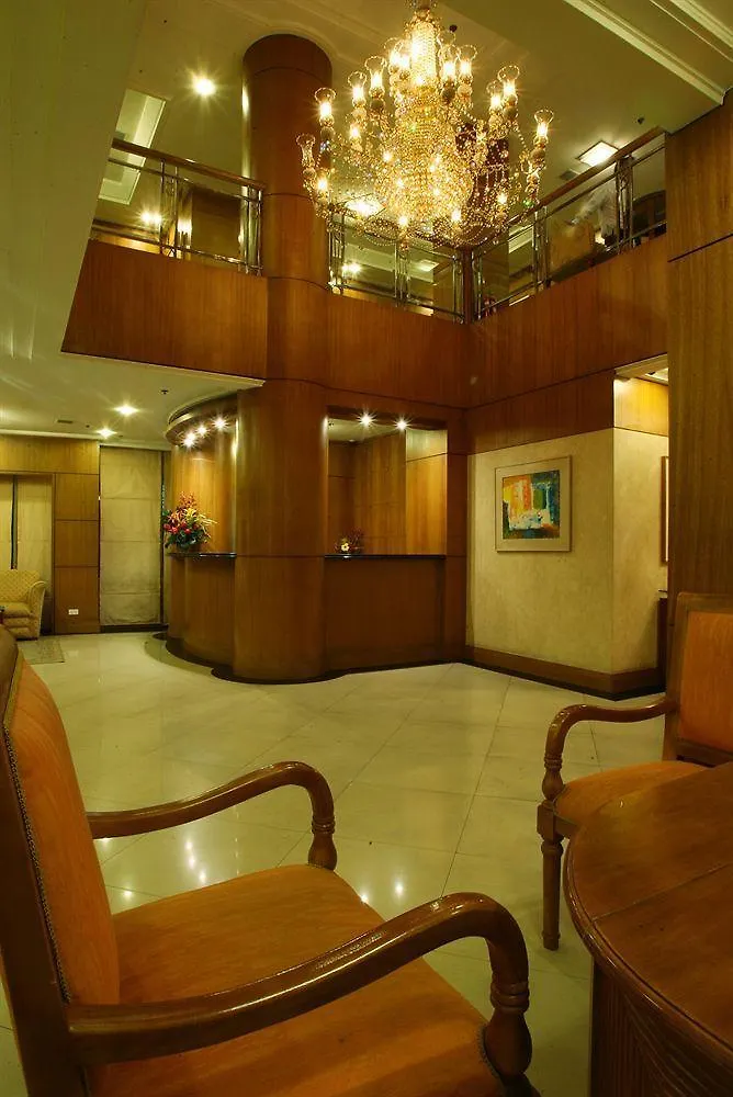Herald Suites Solana Makati City Hotel