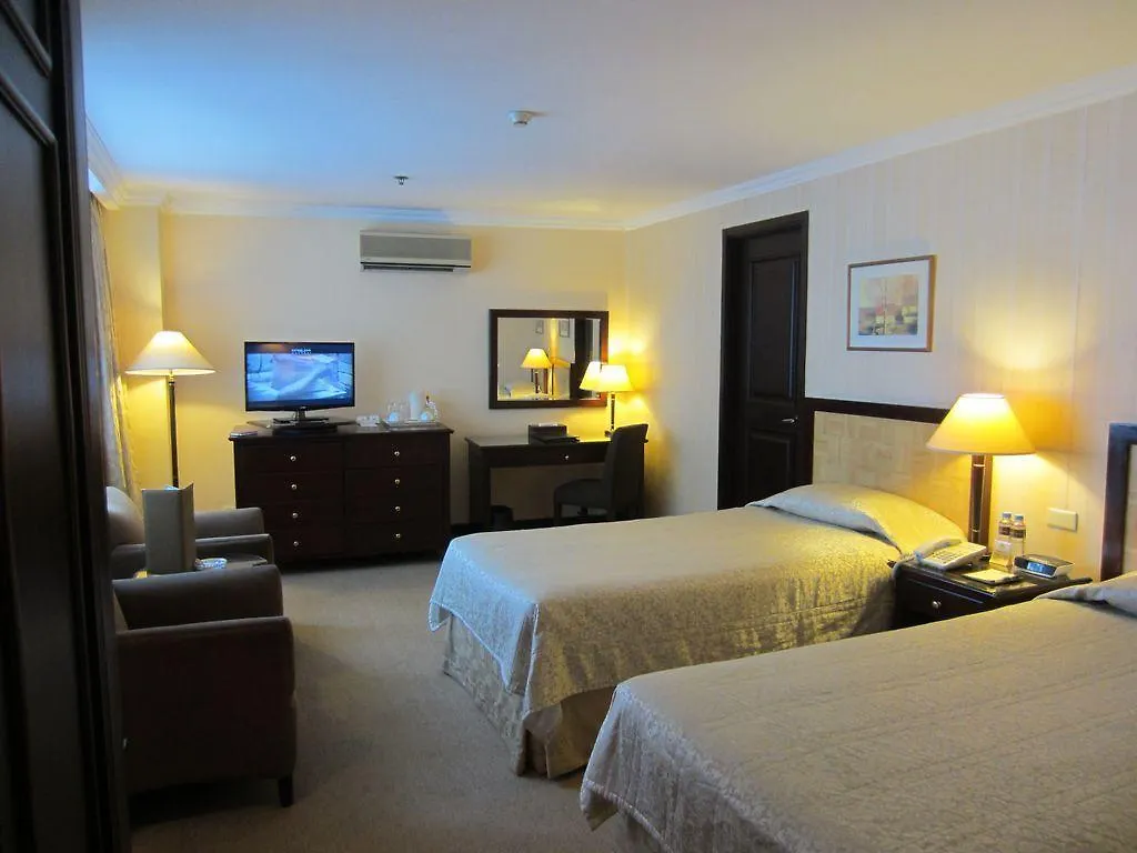 Herald Suites Solana Makati City 3*,