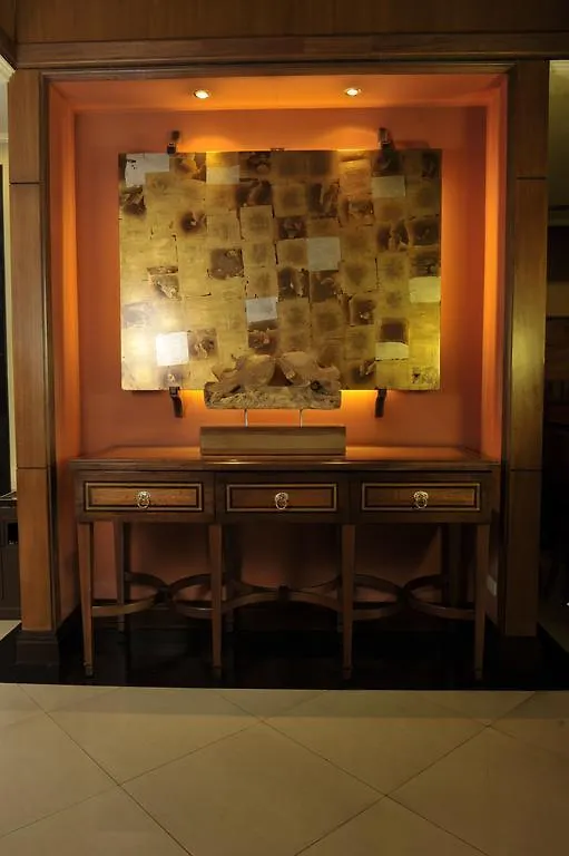 Herald Suites Solana Makati City Hotel