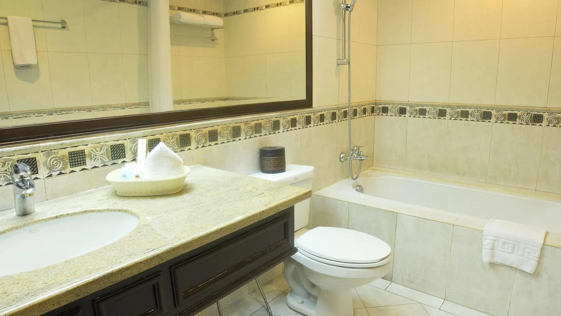Hotel Herald Suites Solana Makati City