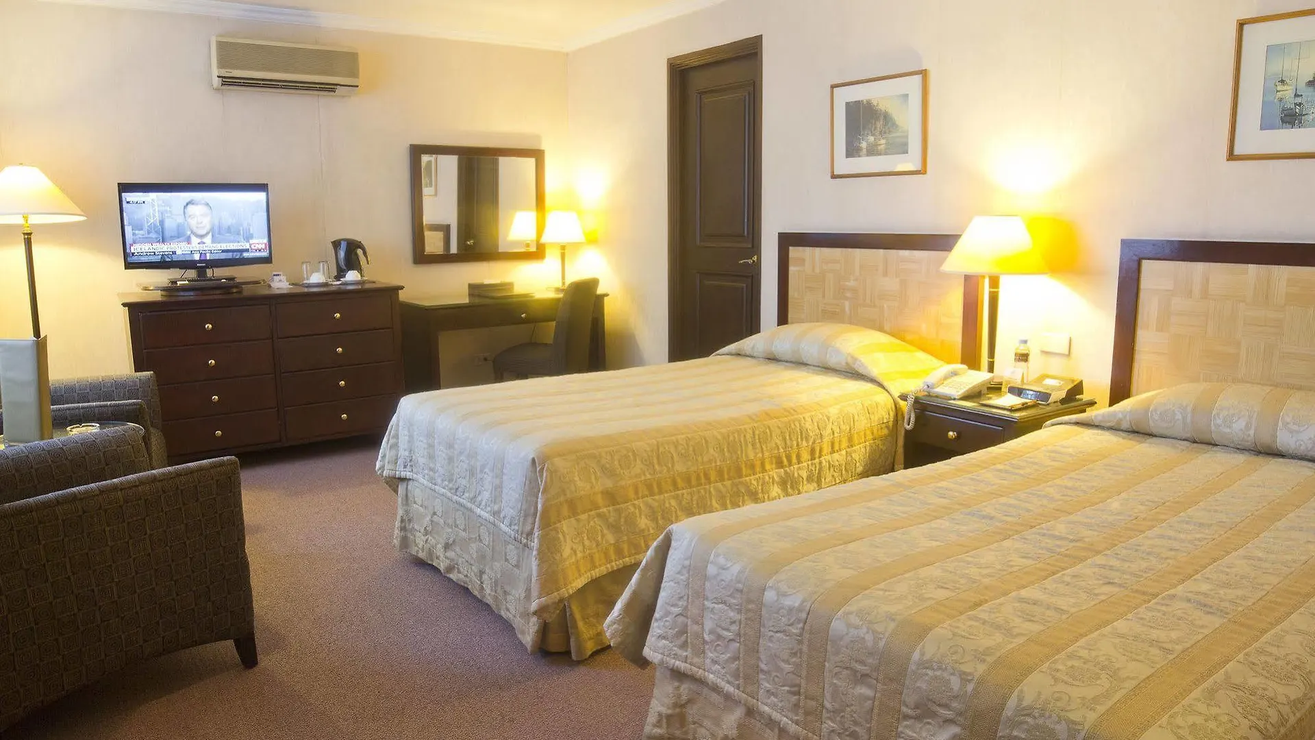 Hotel Herald Suites Solana Makati City
