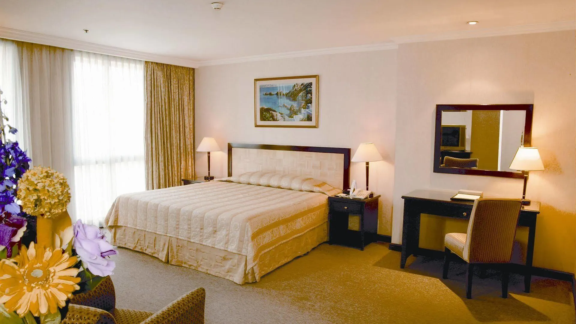 Herald Suites Solana Makati City Hotel