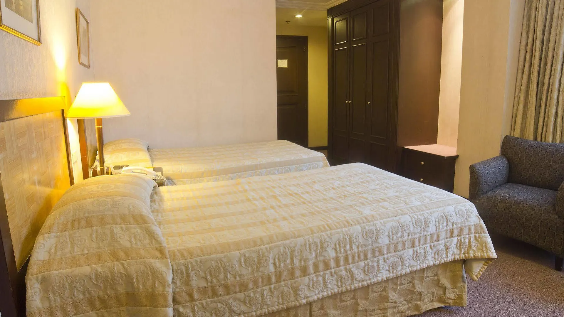 Herald Suites Solana Makati City 3*,  Philippines