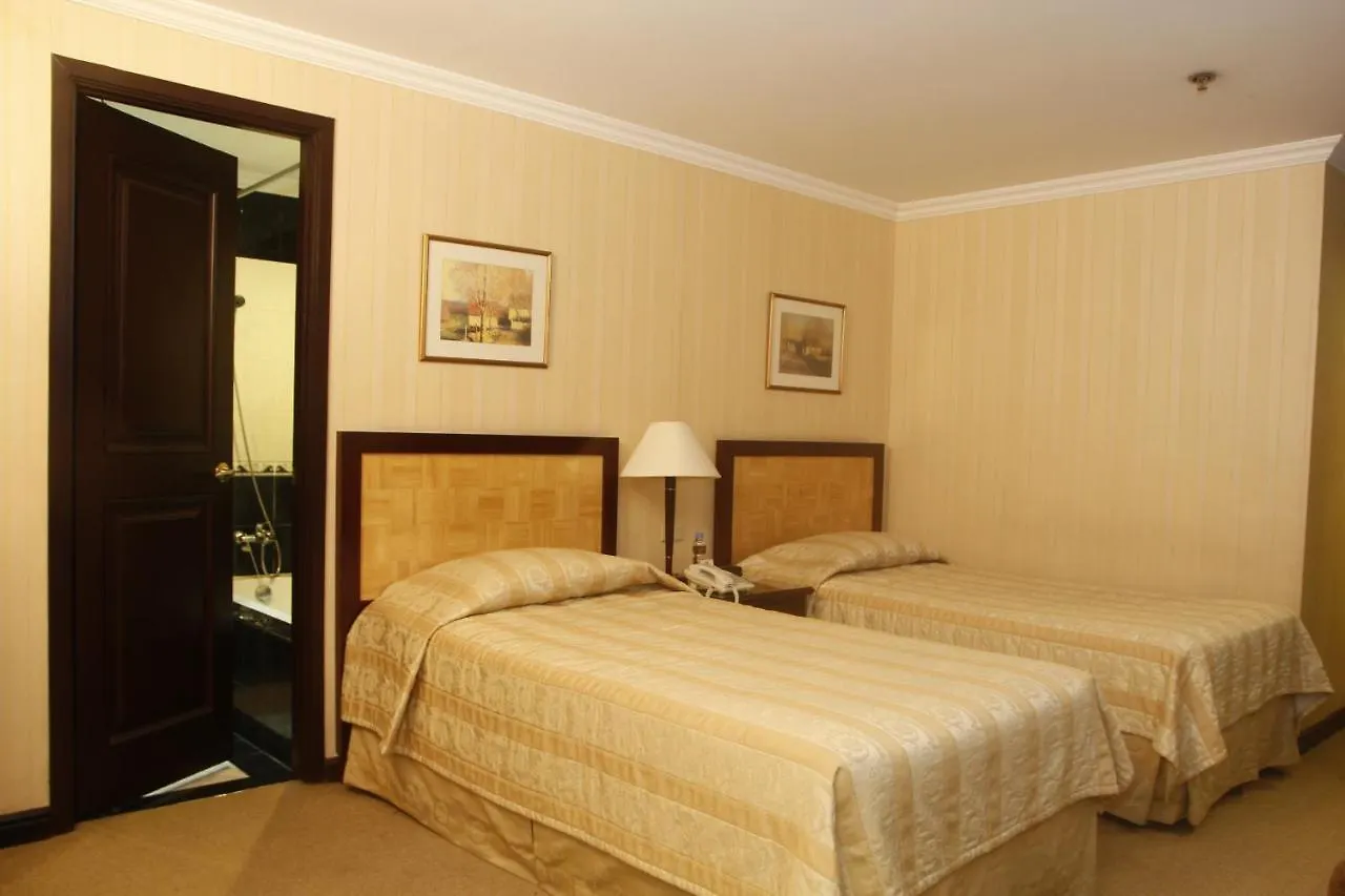 Herald Suites Solana Makati City Hotel
